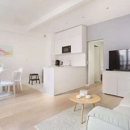 Apartment Sublime Et Neuf Fbg Saint Honore Paris
