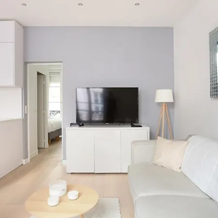 Apartment Sublime Et Neuf Fbg Saint Honore Paris